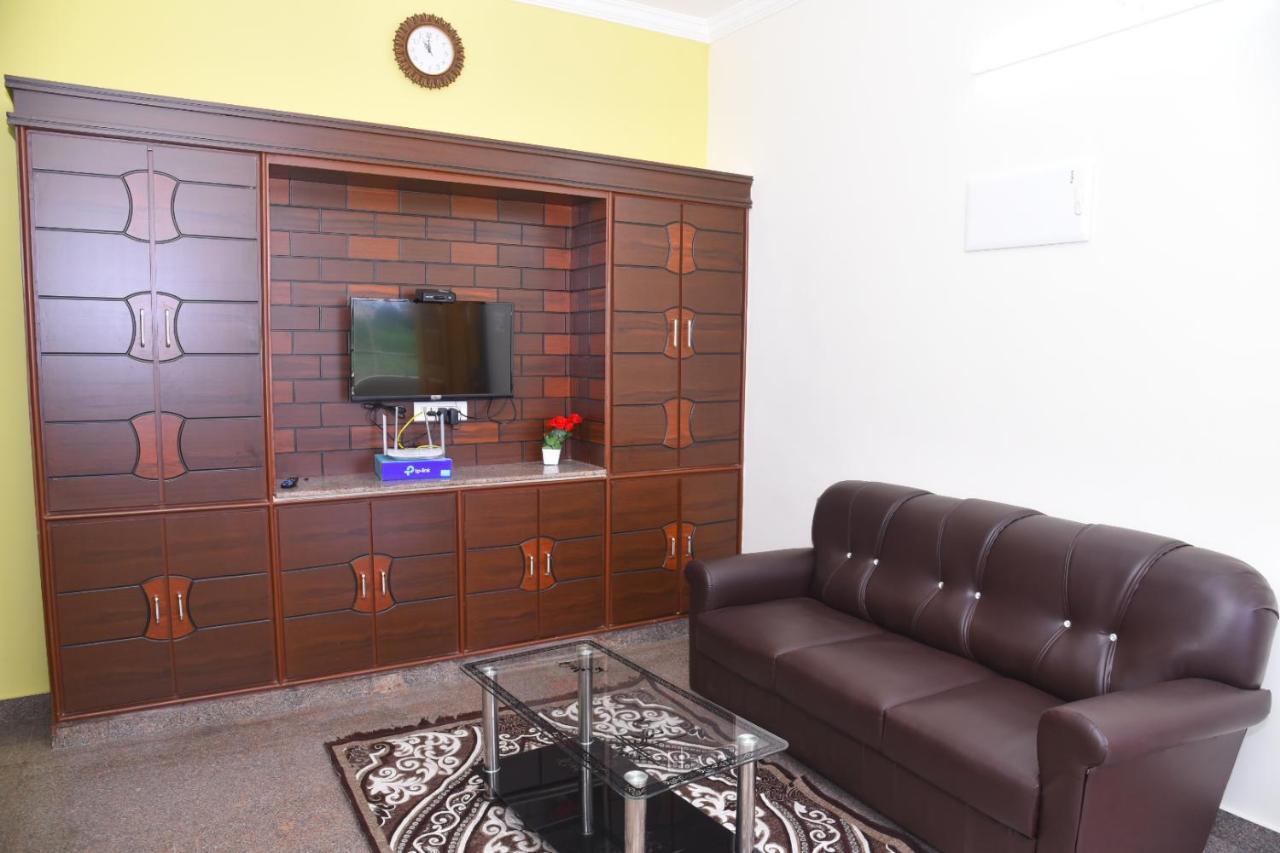 Four Seasons Home Stay 티루파티 외부 사진