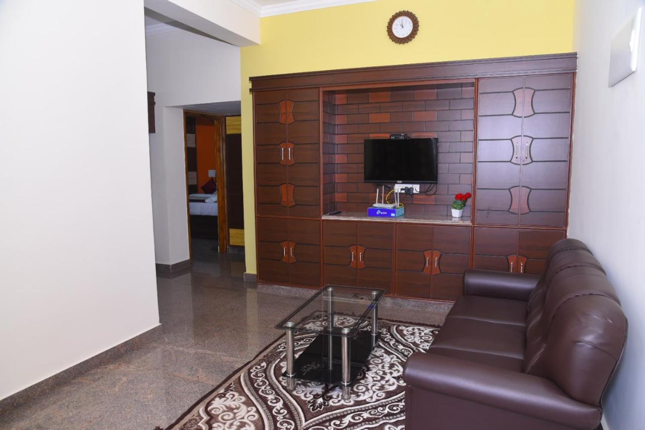 Four Seasons Home Stay 티루파티 외부 사진