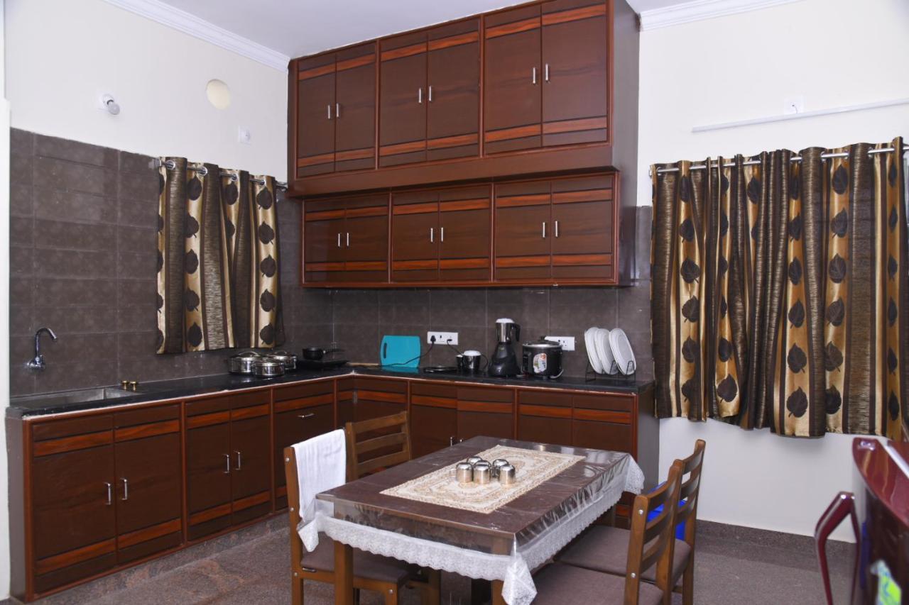 Four Seasons Home Stay 티루파티 외부 사진
