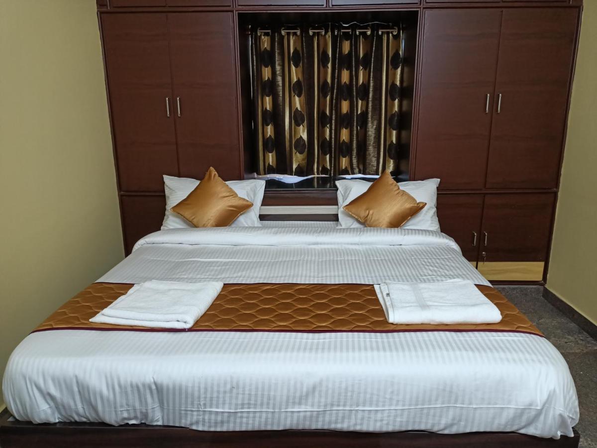 Four Seasons Home Stay 티루파티 외부 사진