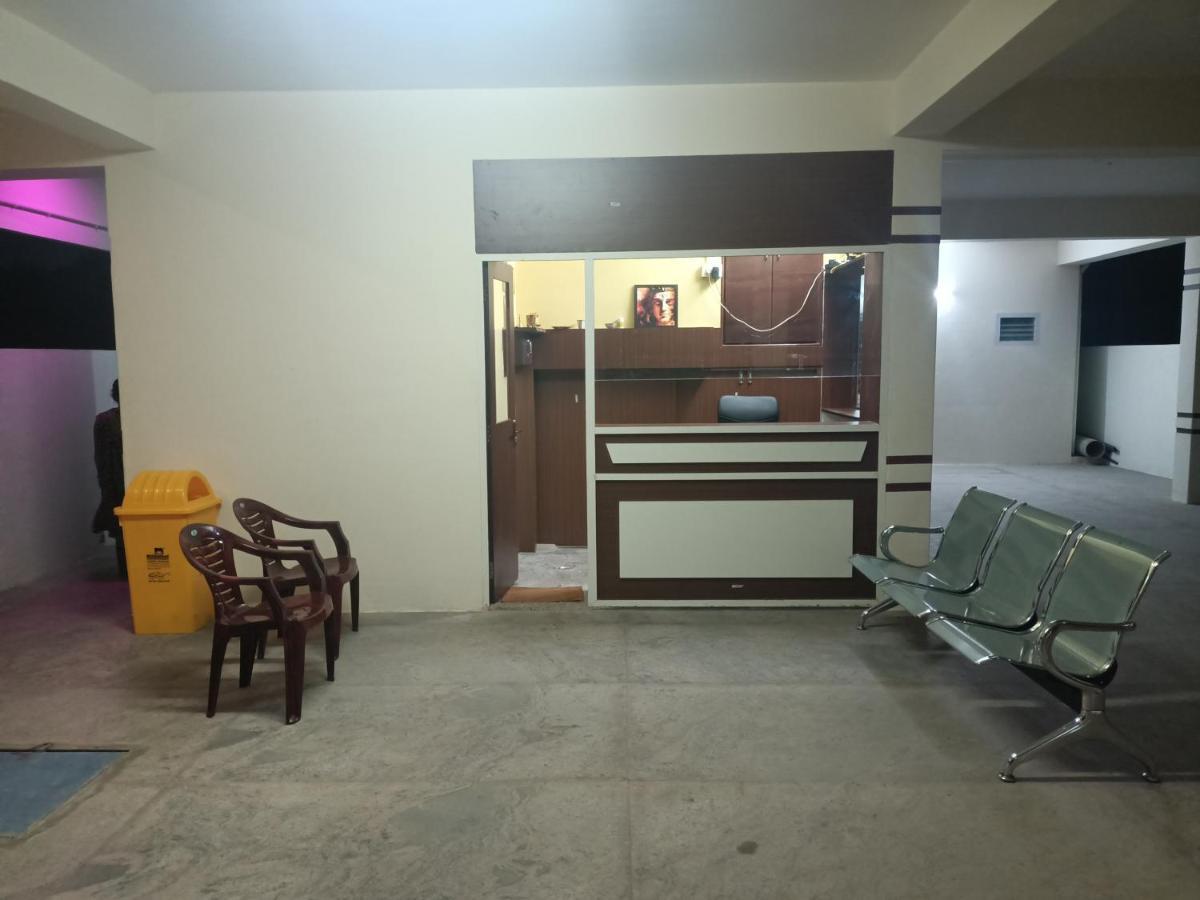 Four Seasons Home Stay 티루파티 외부 사진