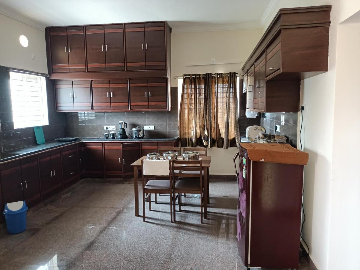 Four Seasons Home Stay 티루파티 외부 사진